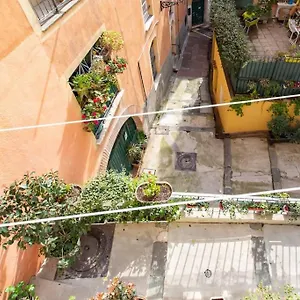 https://l5-2mins-walk-to-the-beach-heart-of-old-town-nice.fr-provencehotel.com